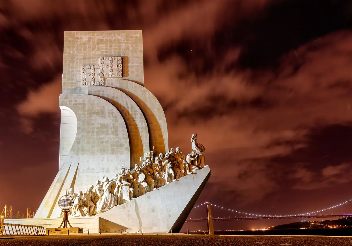 The Padrão dos Descobrimentos on the Tagus at dusk