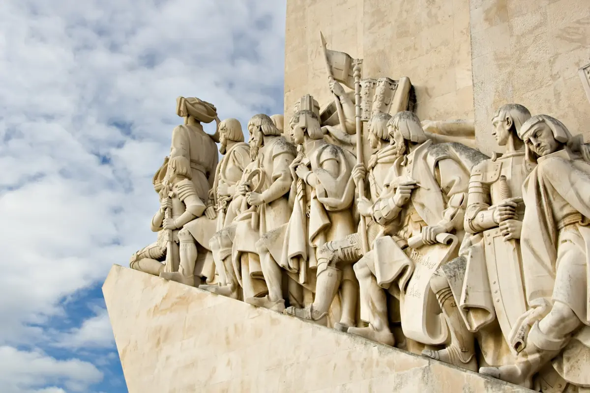 Figures on the Padrão dos Descobrimentos