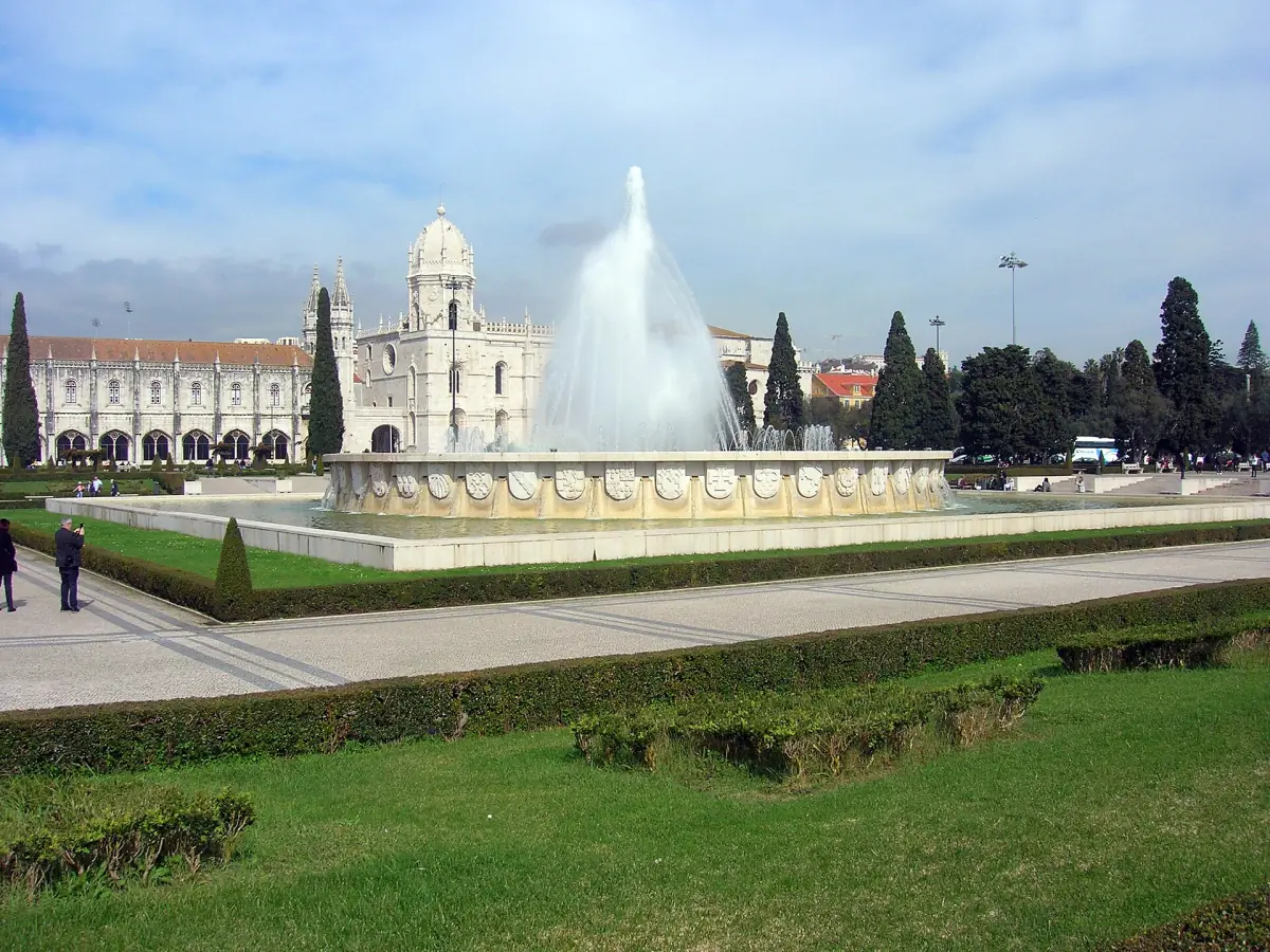 The garden of Praça do Império