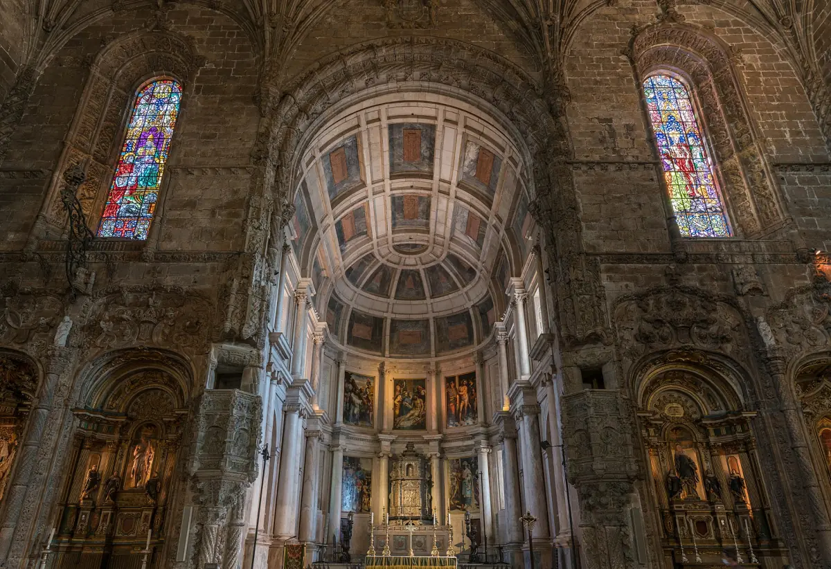 The nave of the Church of Santa Maria de Belém